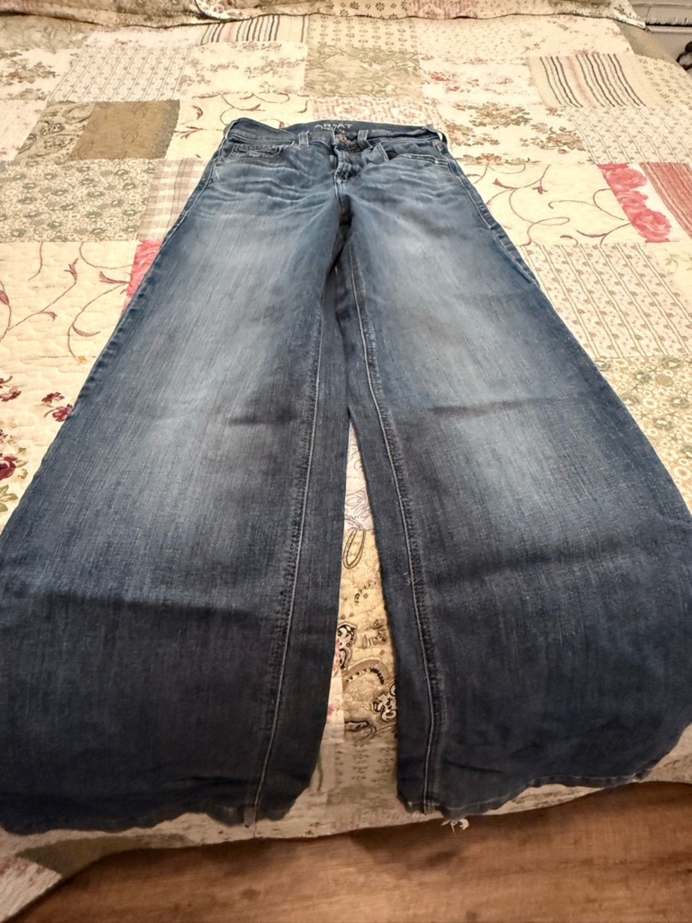 Ariat Wide-Leg Jeans in Faded Blue Wash